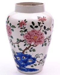 a bow porcelain jar circa 1750-52